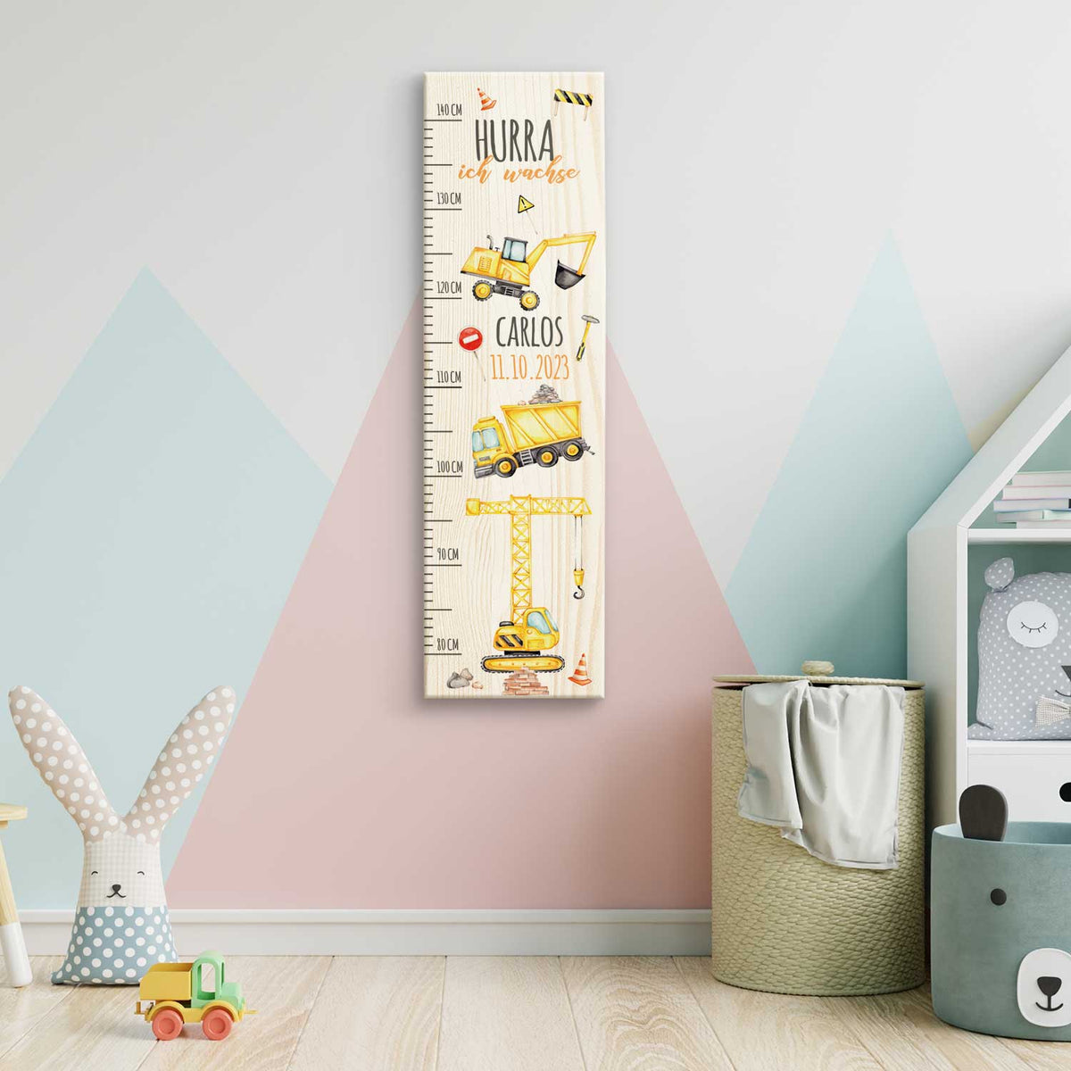 Messlatte mit Namen für Kinder im Baustellen Design