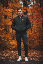 Schwarze Herren-Bomberjacke mit goldenem Logo-Akzent