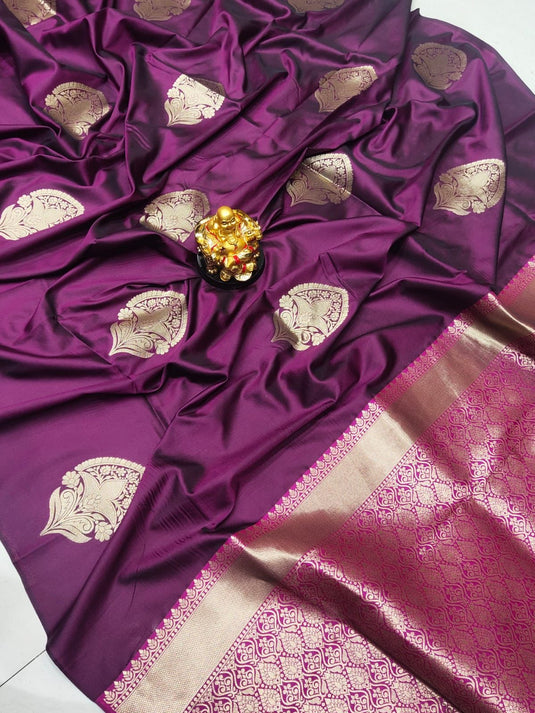 Aaradhna silk Saree with Wiving Gold Zari dark purple