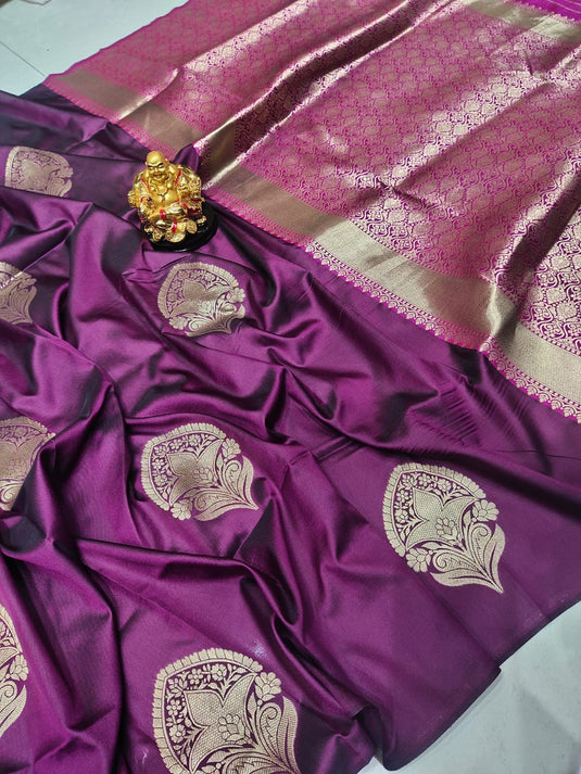 Aaradhna silk Saree with Wiving Gold Zari dark purple