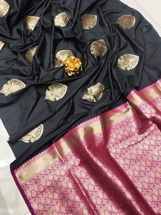 Aaradhna silk Saree with Wiving Gold Zari black