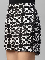 Geometrical Women Co-Ord Sets in Berlin