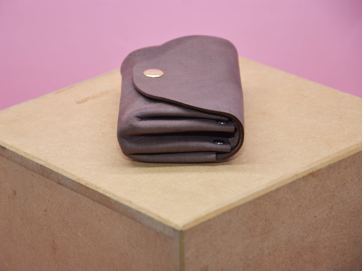 Kleine Geldbeutel für Damen. Minimalistisches Portemonnaie für Frauen. Geschenke für Sie. Schlanke Brieftasche. Größe cir. 11,5x8x3,5cm.