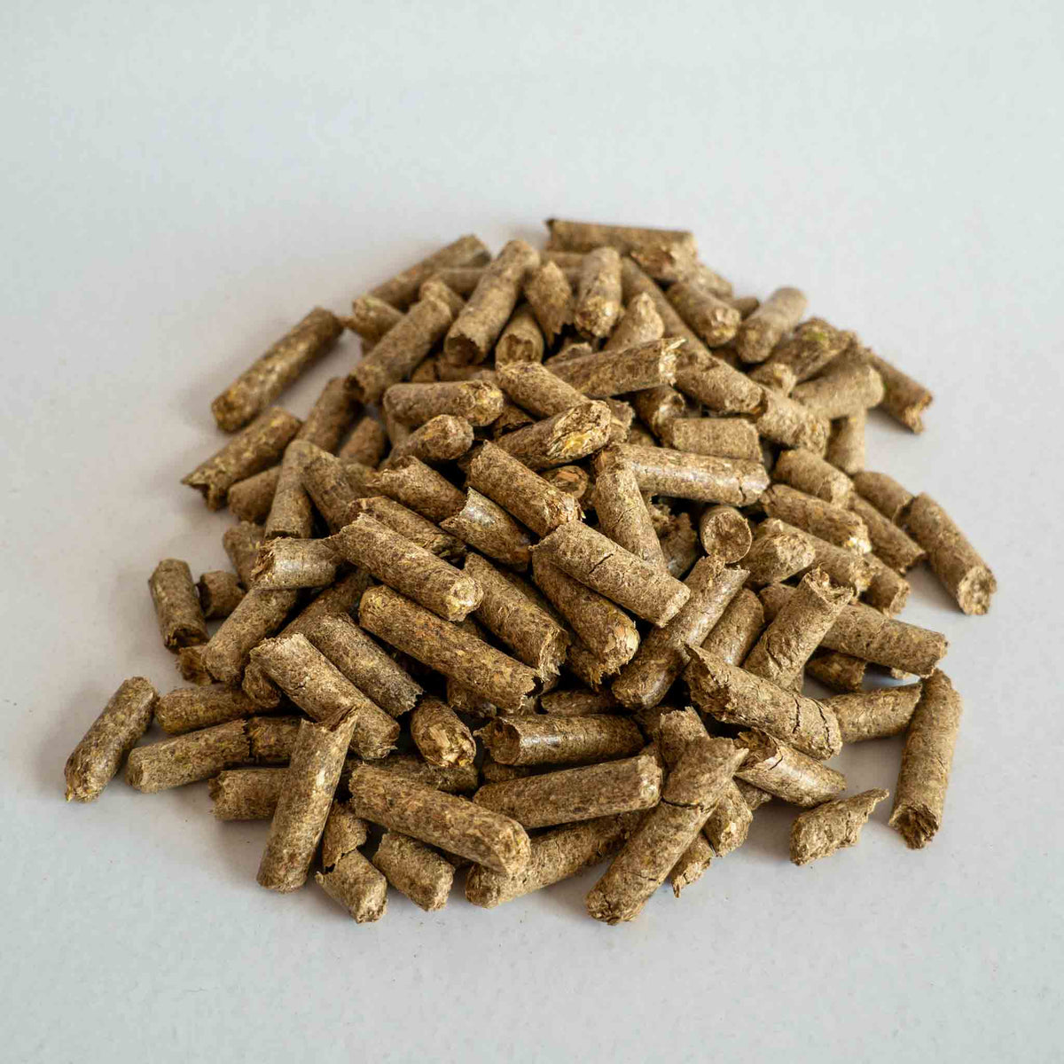 Strohpellets Einstreu, staubarm – für Kaninchen & Meerschweinchen