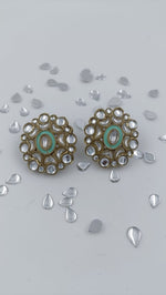Stone Kundan Flower Stud Earring in Berlin