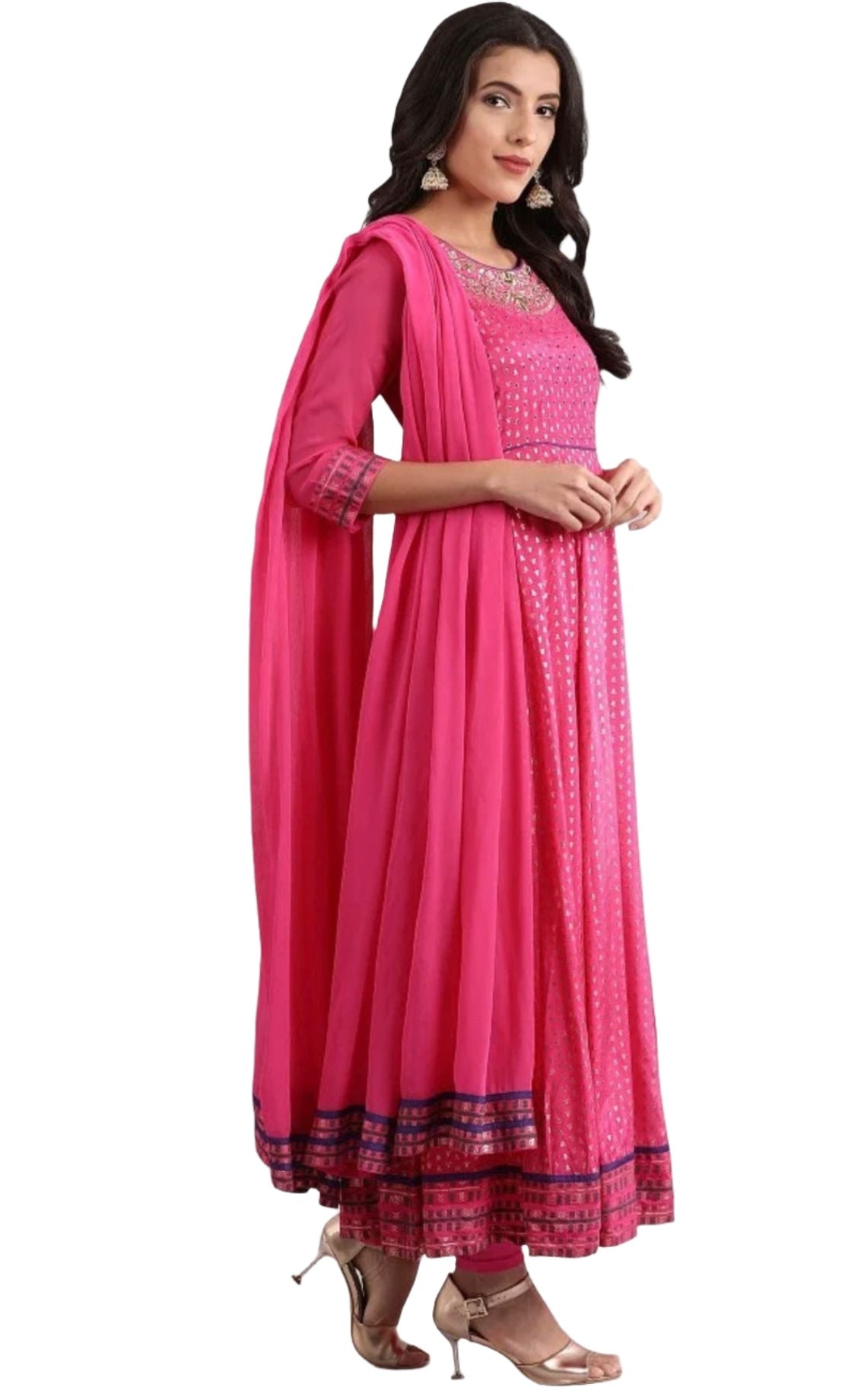 Pink Round Neck Embellished kurta set in Munich
