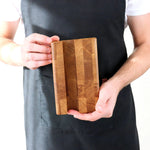 Stirnholz Schneidebrett Eiche 45x30x3cm – Inkl. Holzständer & Füßen