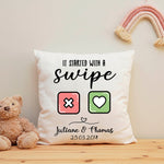 Bedrucktes Kissen mit Motiv It started with a swipe