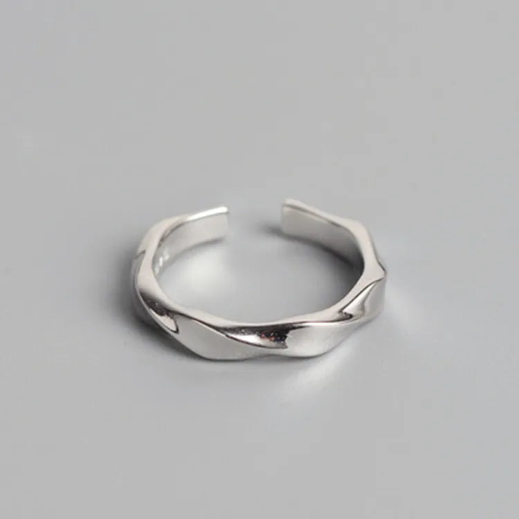 Trendiger Silberfarbener Ring