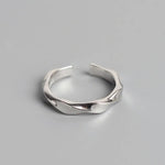 Trendiger Silberfarbener Ring