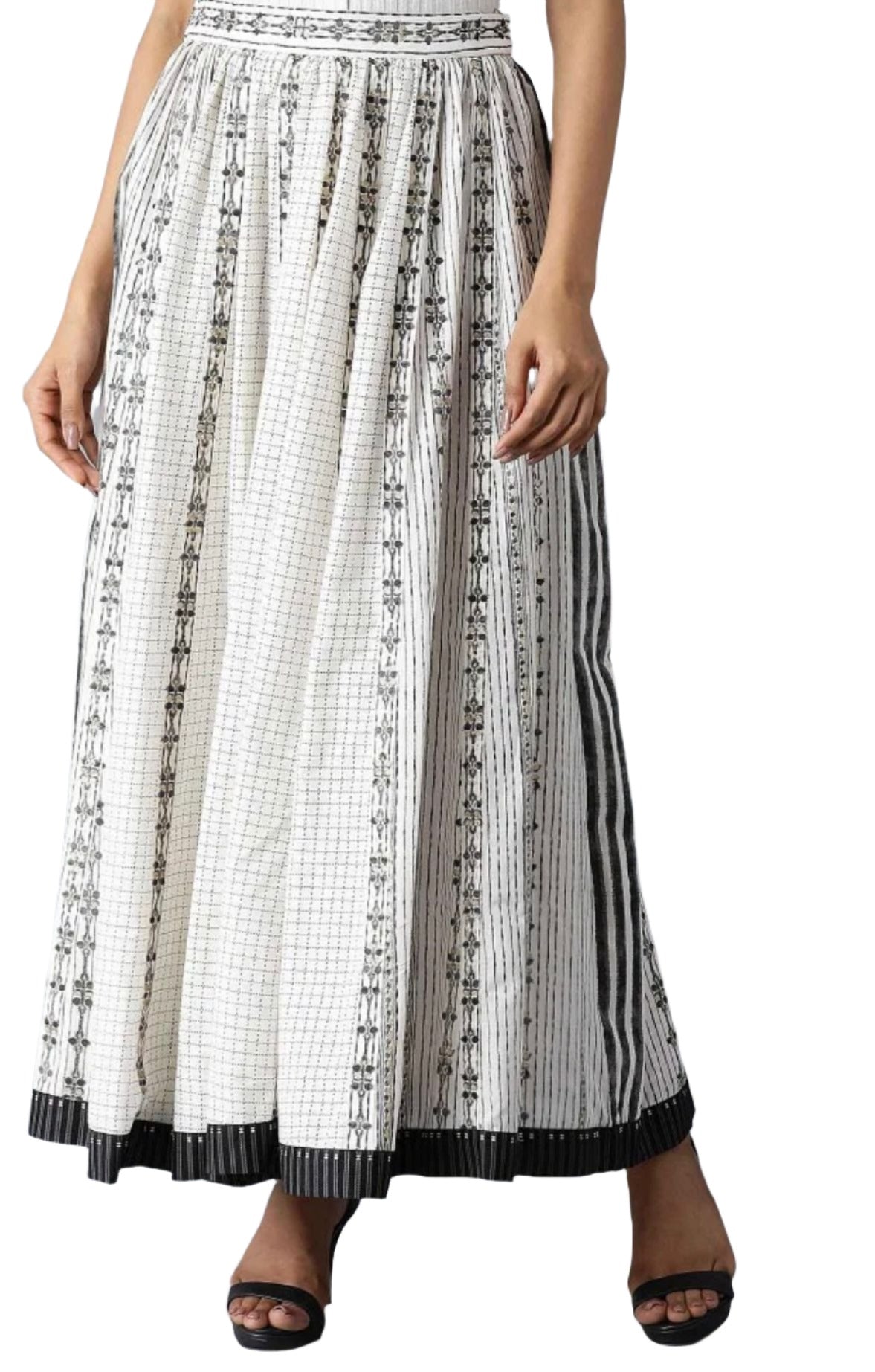 Black and White Printed Skirt in Berlin