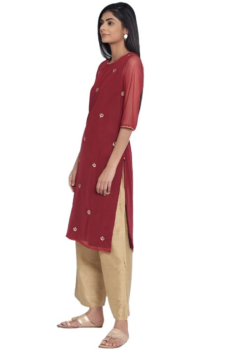 Dark Red Embroidered kurta in Berlin