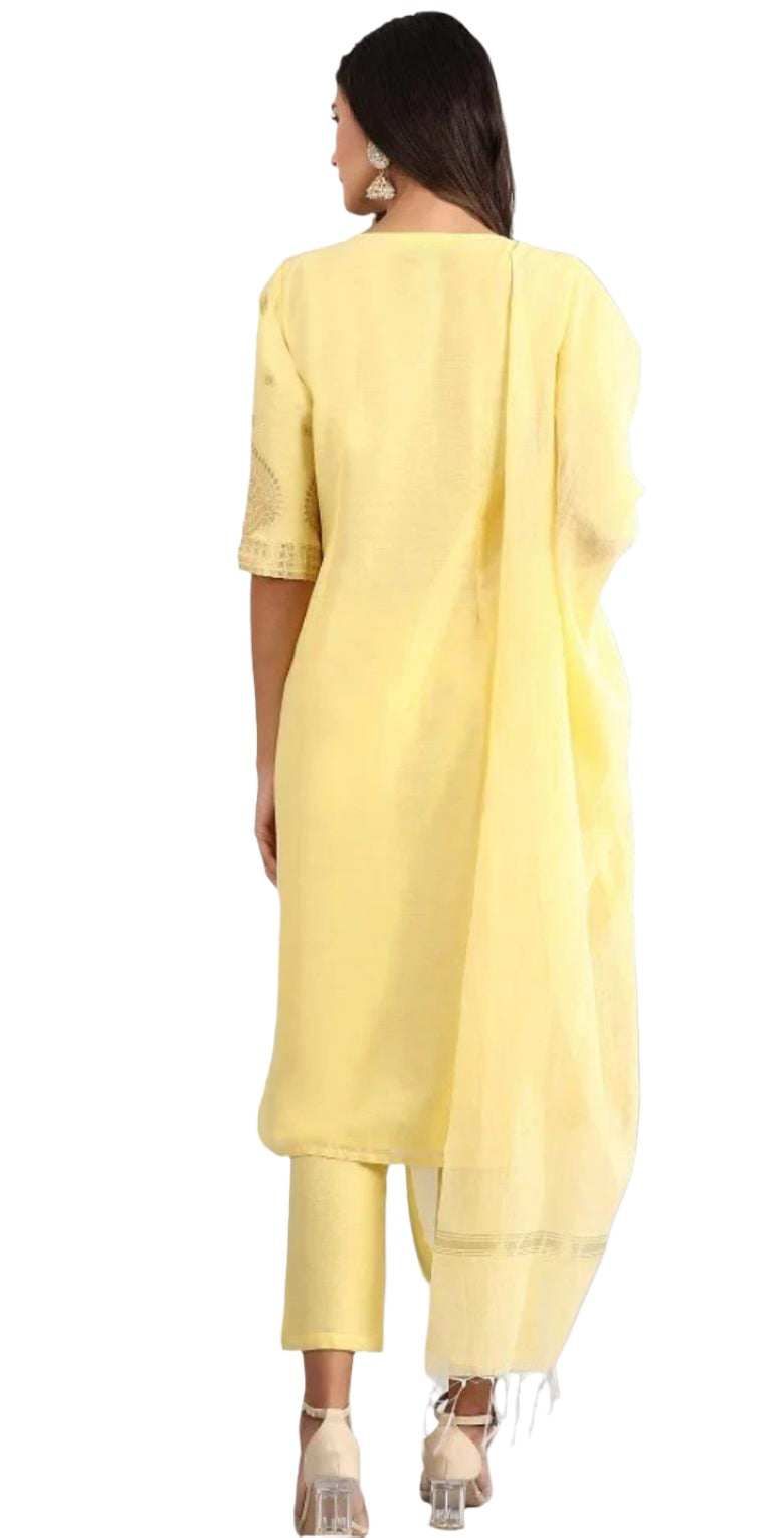 Yellow Sweetheart Neck kurta Set in Munich