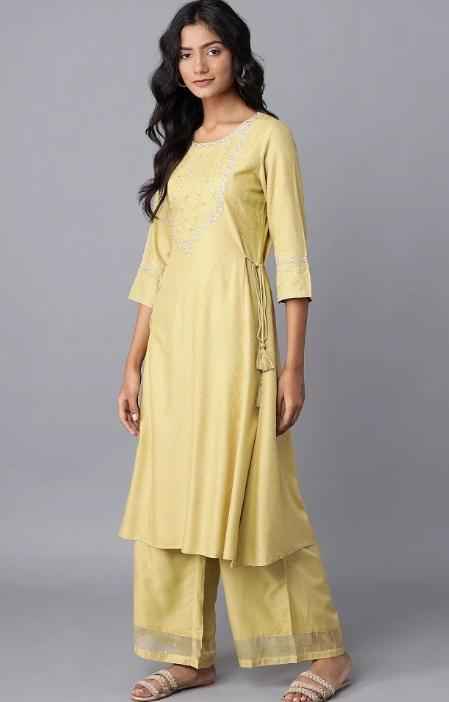 Green Solid Panelled A-line kurta in Berlin