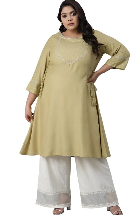 Green Solid Panelled A-line kurta in Berlin