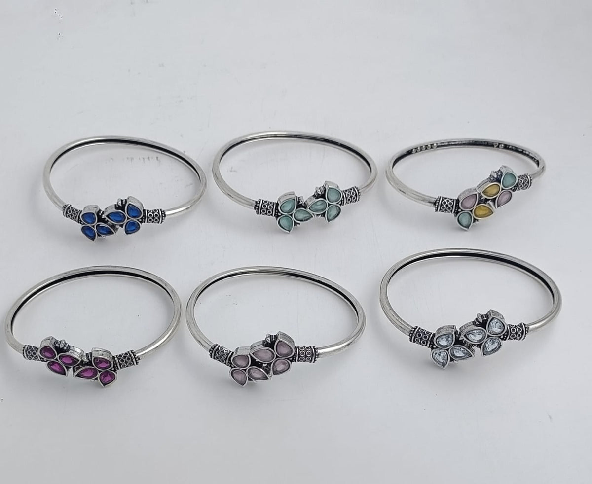 Diya shape Bracelet in Berlin