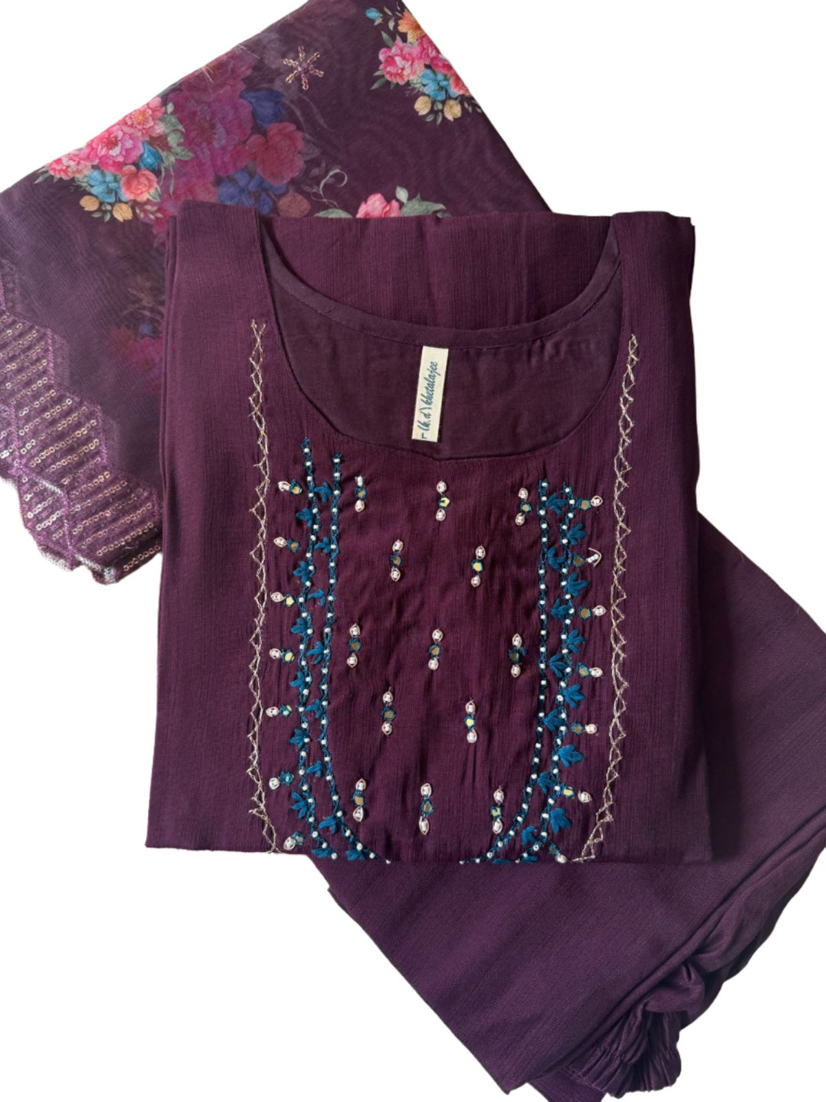 Women kurta set embroided in Munich