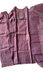 Women kurta set embroided in Munich