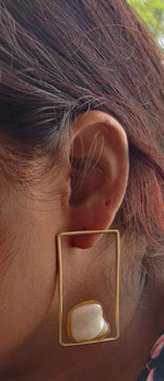 MONALISA STONE GOLD PLATED BRASS EARRING IN MUNICH