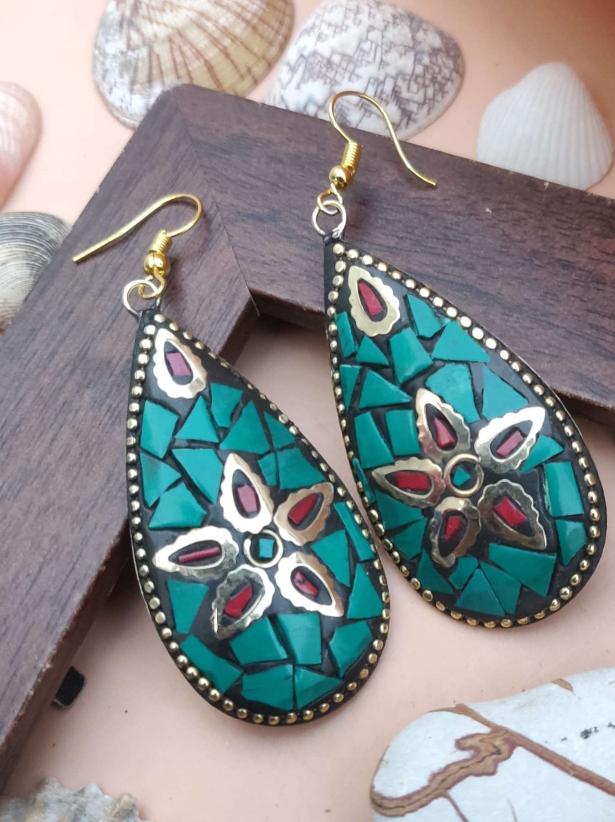 Drop Shaped Lac Earrings in Berlin