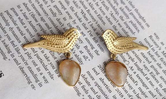 Bird shape earrings in Germany