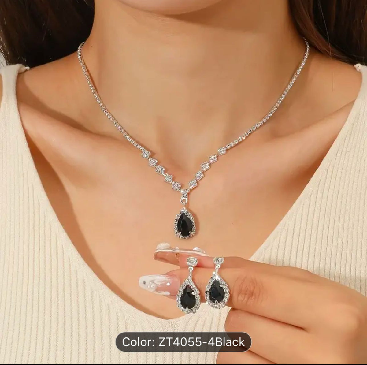 Unique trendy Style Black Necklace and Earrings For Women in Munich
