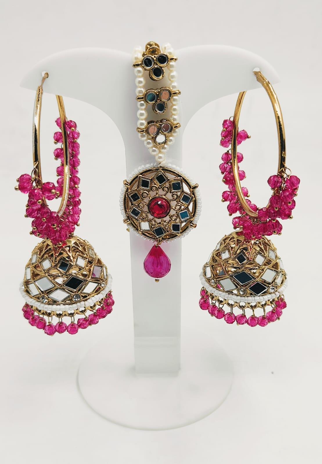 FASHION PARTY WEAR EARRINGS AND MANGTIKKA IN BERLIN