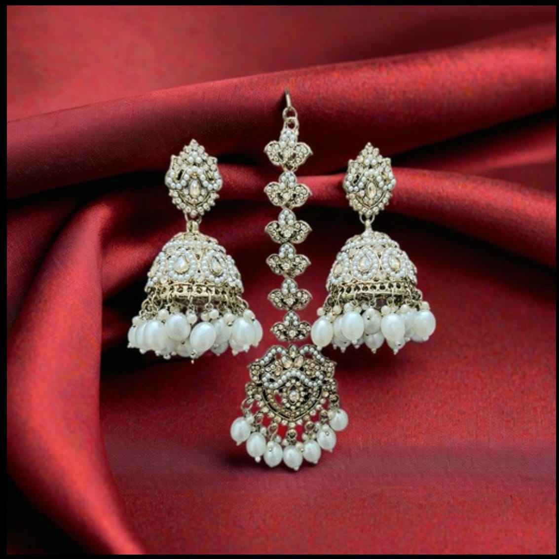 Gold- Plated Kundan Stone Studded Earrings and Mang Tikka in Berlin