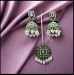 Gold- Plated Kundan Stone Studded Earrings and Mang Tikka in Berlin