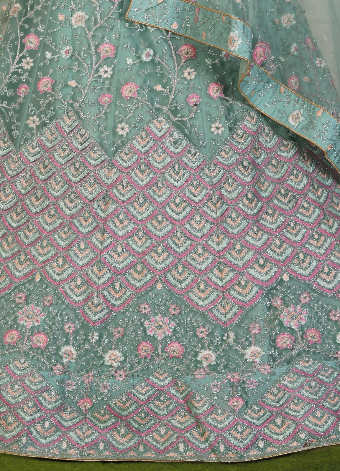 Beautiful Embroided net Lehanga in Berlin