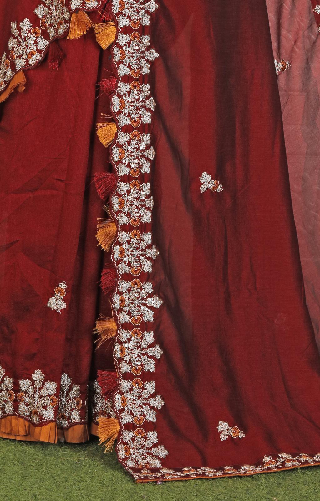 Embroidered Bollywood Silk Blend Saree in Munich