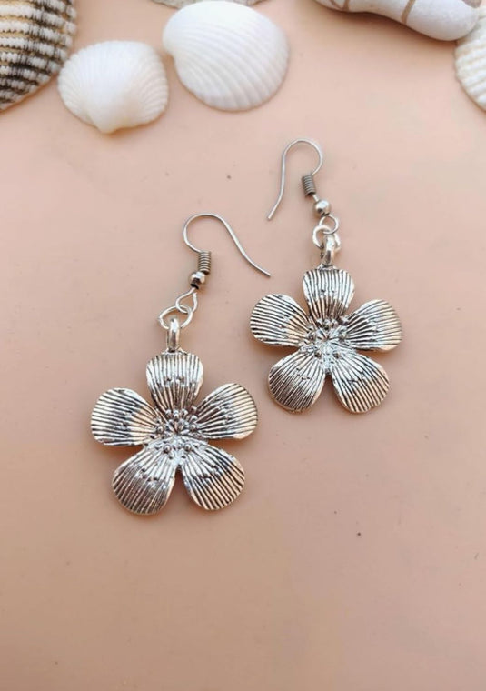 Silver Tone Flower Earrings for Women and Girls in Berlin