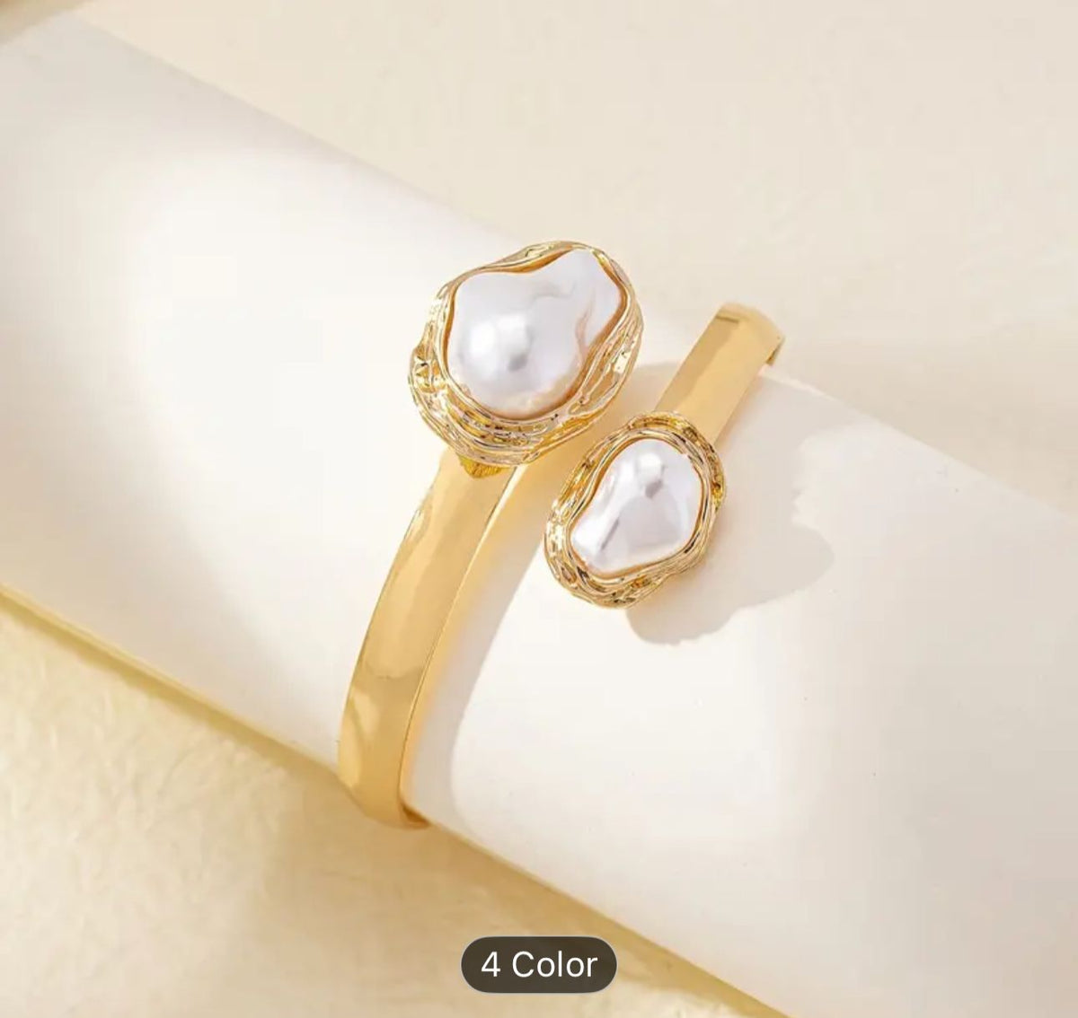 Women Pearls Handcrafted Gold-Plated Armlet Bracelet in Berlin