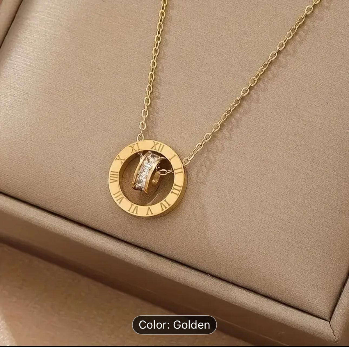 Roman Numeral Interlocking Circles Pendant Necklace in Munich Namma Markt