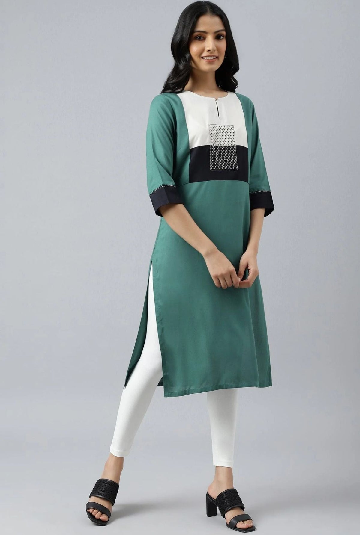 Green Solid kurta With Ecru And Black Yoke