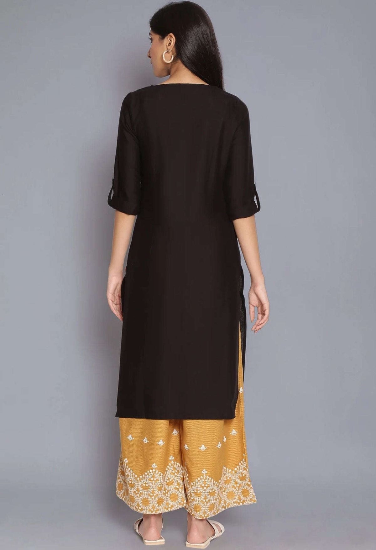 Black Round Neck Solid kurta in Germany Namma Markt