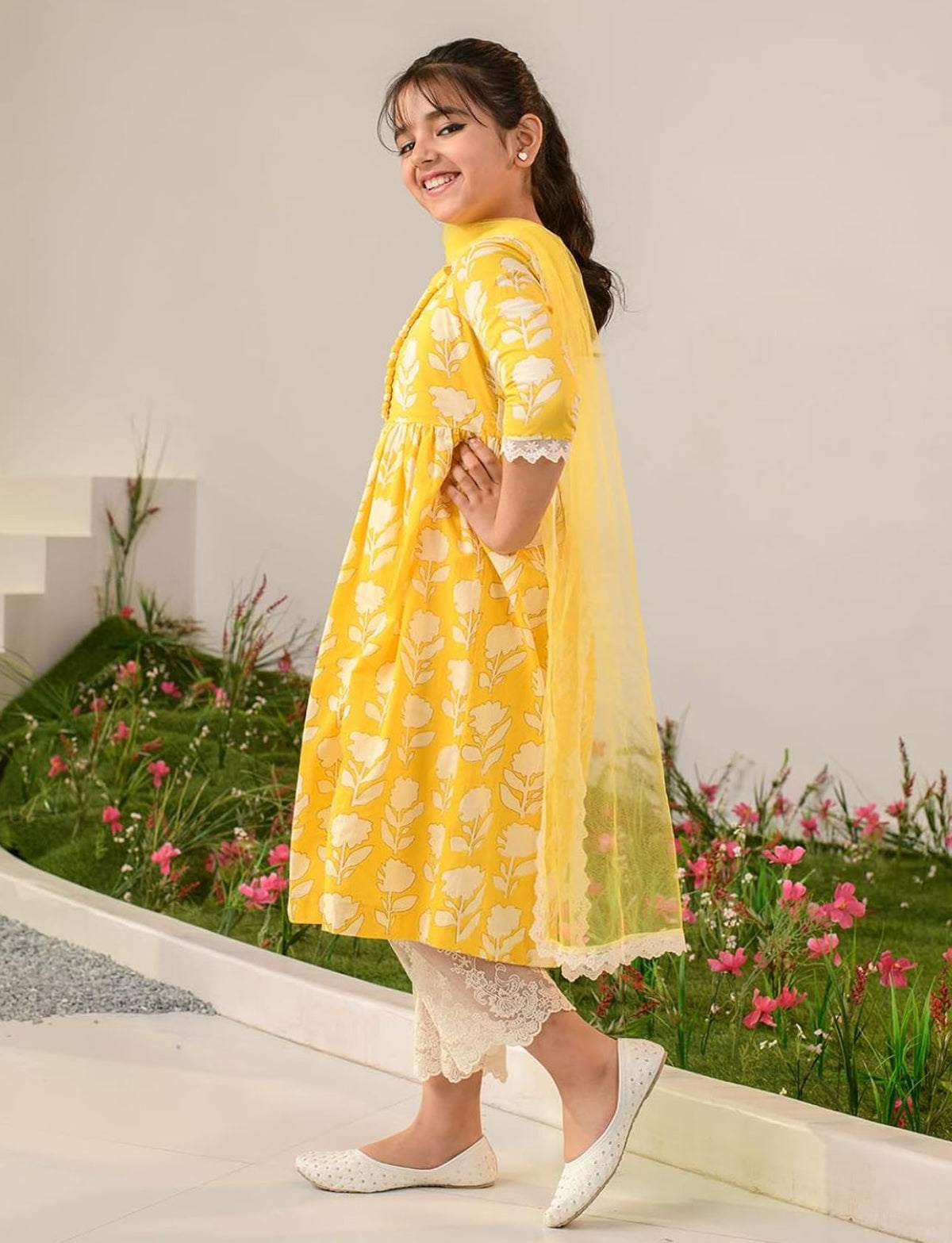 Yellow printed Kurta with Trousers with dupatta in Berlin