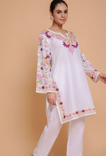 Floral Embroidered Notch Neck Cotton Straight Kurta in Munich