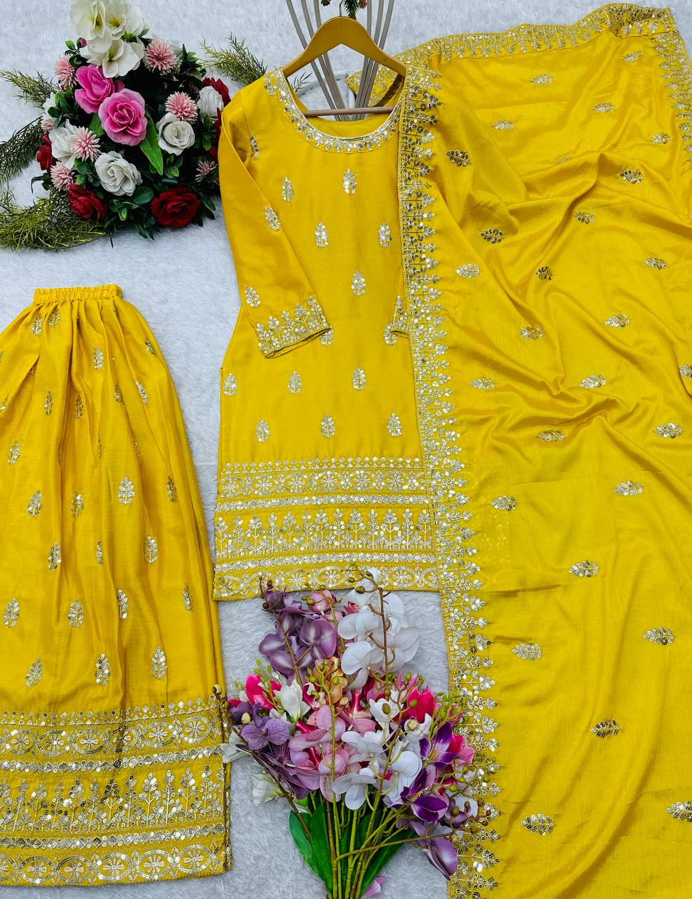 Yellow chinnon Silk Suit in berlin