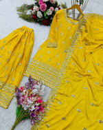Yellow chinnon Silk Suit in berlin