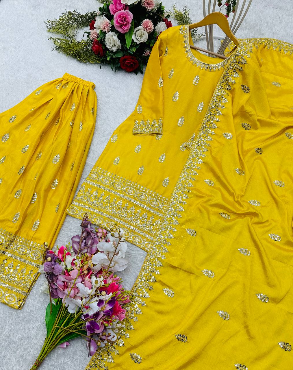Yellow chinnon Silk Suit in berlin