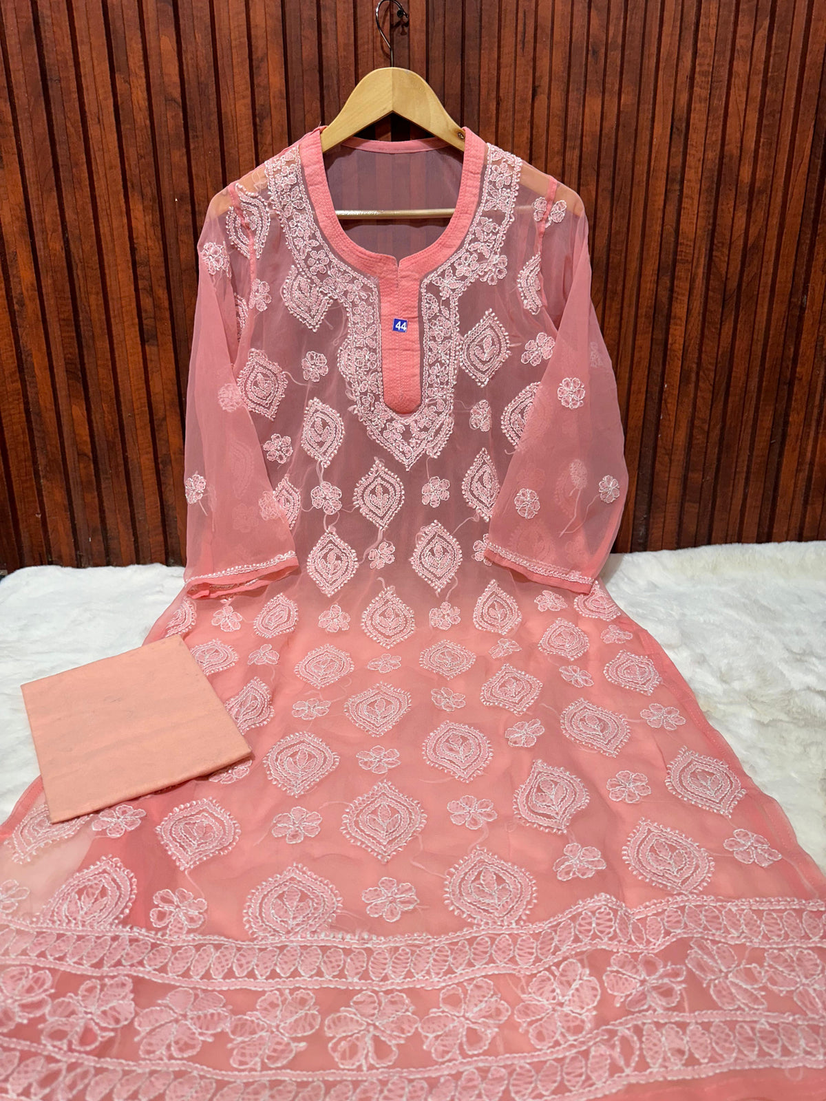 Chikankari Embroidery Straight Kurta in Berlin