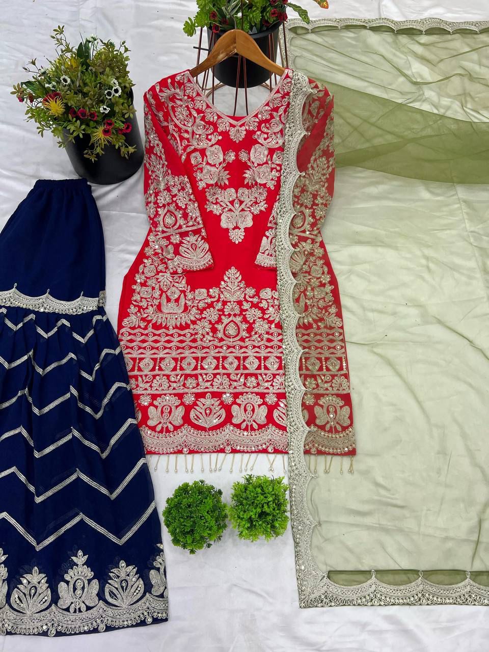 Party Wear Look Top-Plazzo and Dupatta in Germany