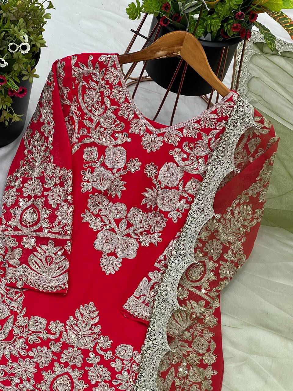 Party Wear Look Top-Plazzo and Dupatta in Germany