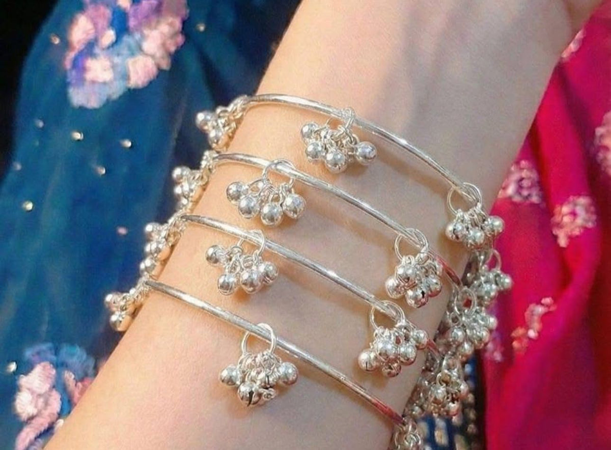 Silver Ghugharoo Bangles in Munich