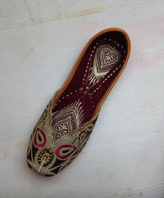 Multicolor Punjabi Juttis Pure Leather in Germany
