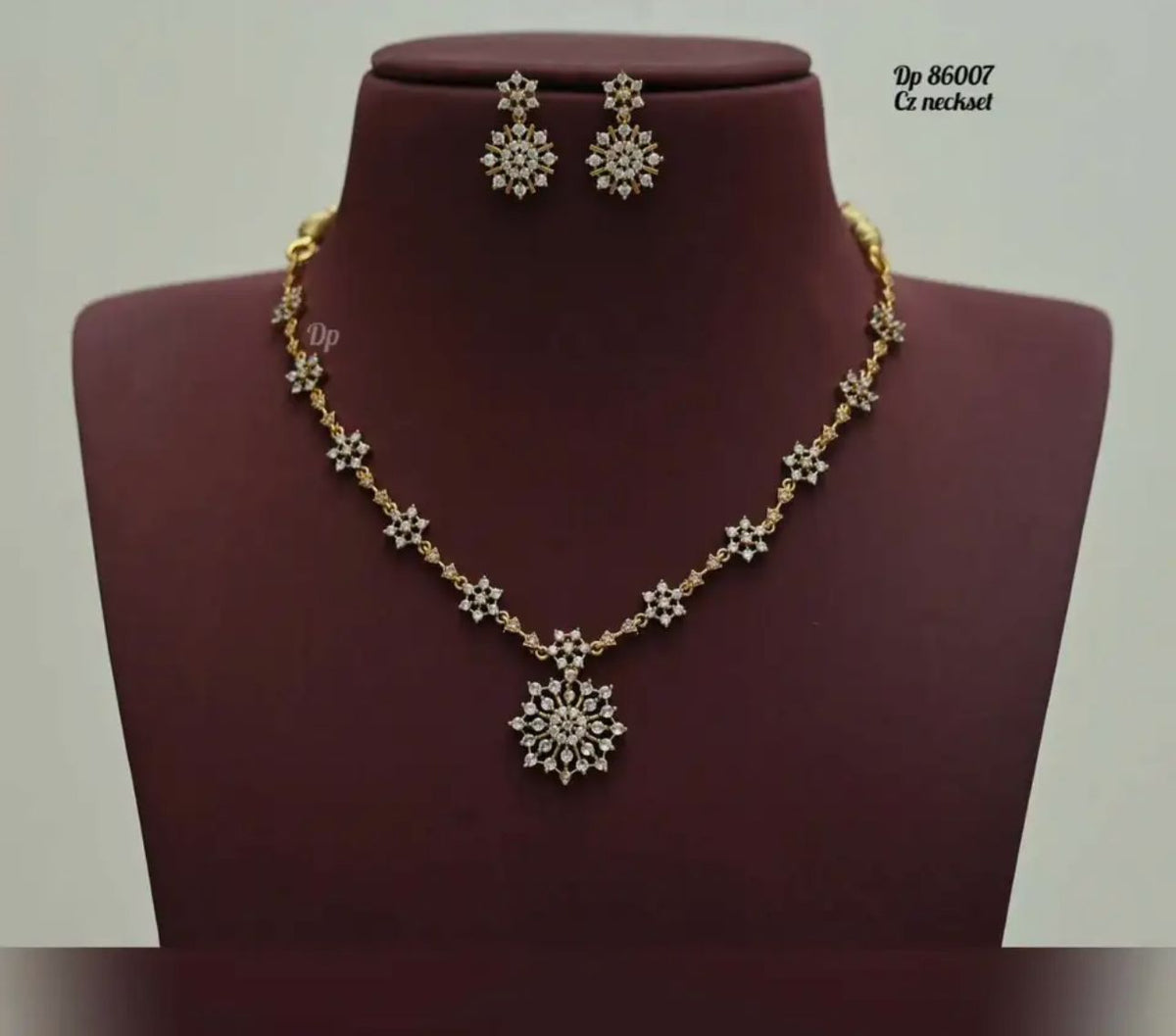 Brass, Copper Gold-plated Rose Gold Jewel Set in Germany
