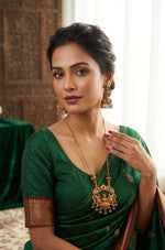 Lakshmi Temple Jewelry Necklace Set matching bell-shaped Jhumka earrings in Berlin