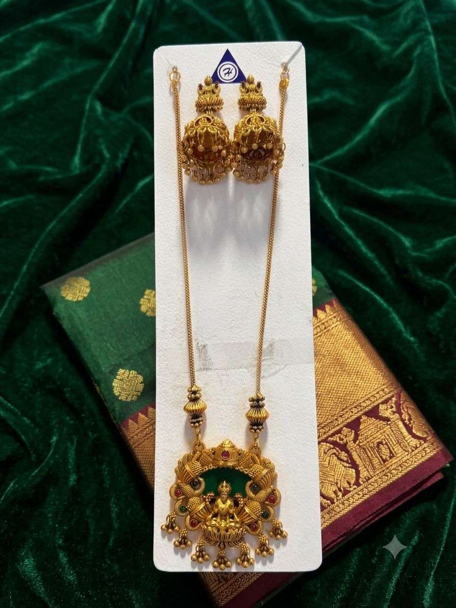 Lakshmi Temple Jewelry Necklace Set matching bell-shaped Jhumka earrings in Berlin