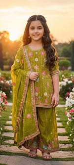Pakistani-style embroidered kurti and palazzo set in Germany Namma Markt